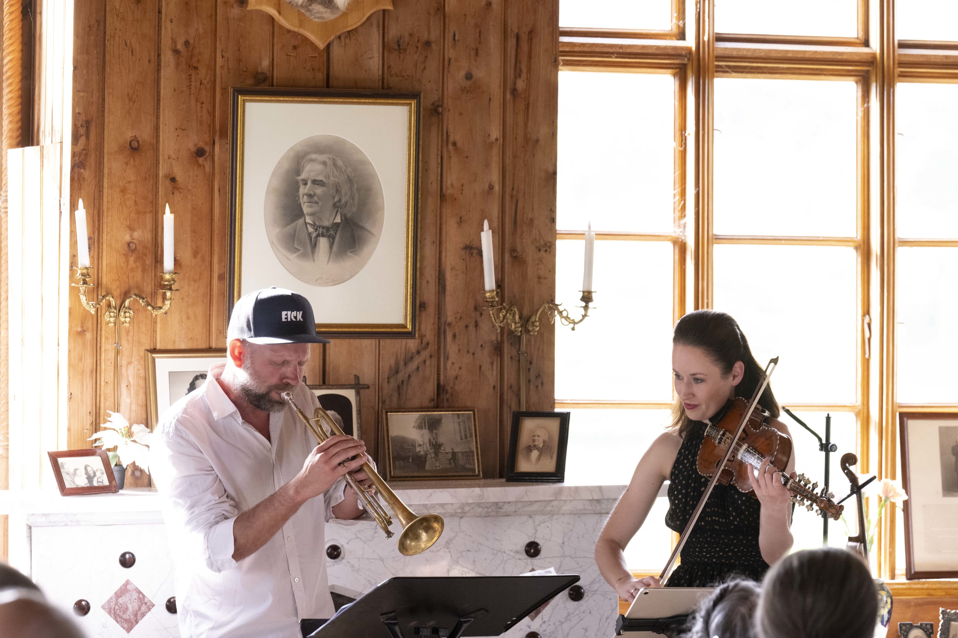 Ragnhild Hemsing med Mathias og Eick Mats Eilertsen. Foto: Thor Brødreskift